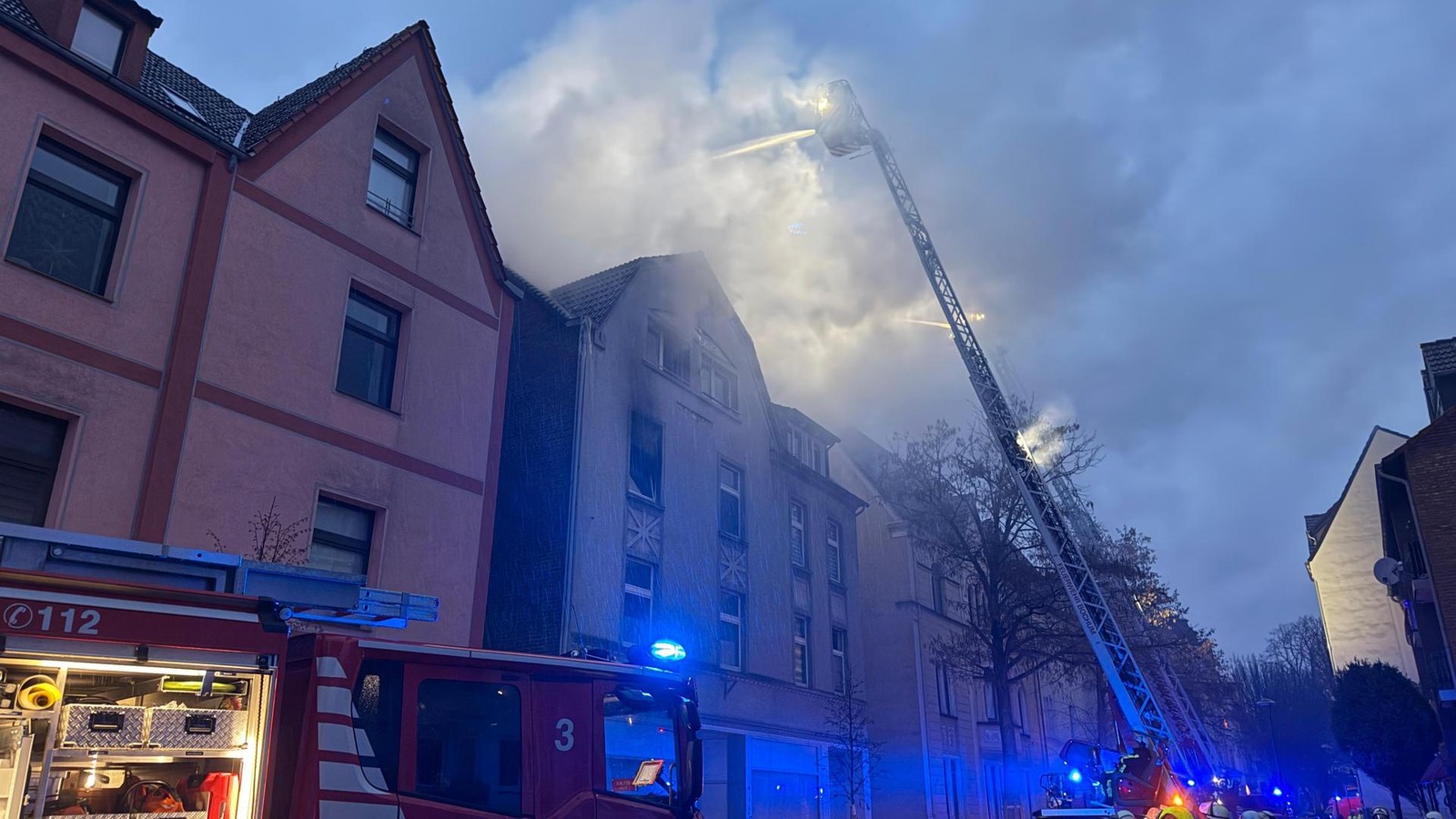 Mehrfamilienhaus in Bochum in Flammen – Gebäude ist unbewohnbar