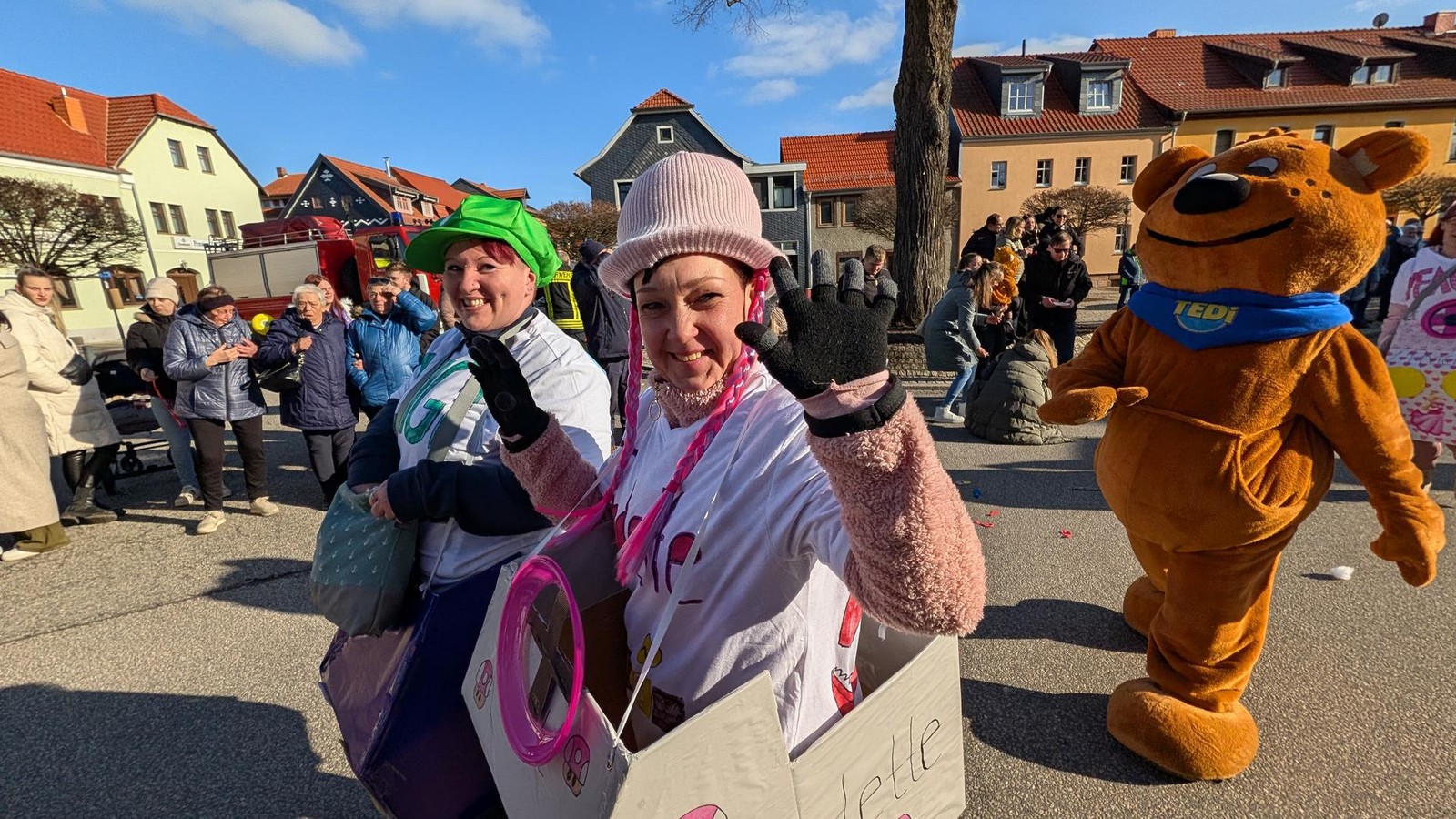 Fröhlicher Rosensonntagsumzug begeistert Bad Frankenhausen (mit Video)