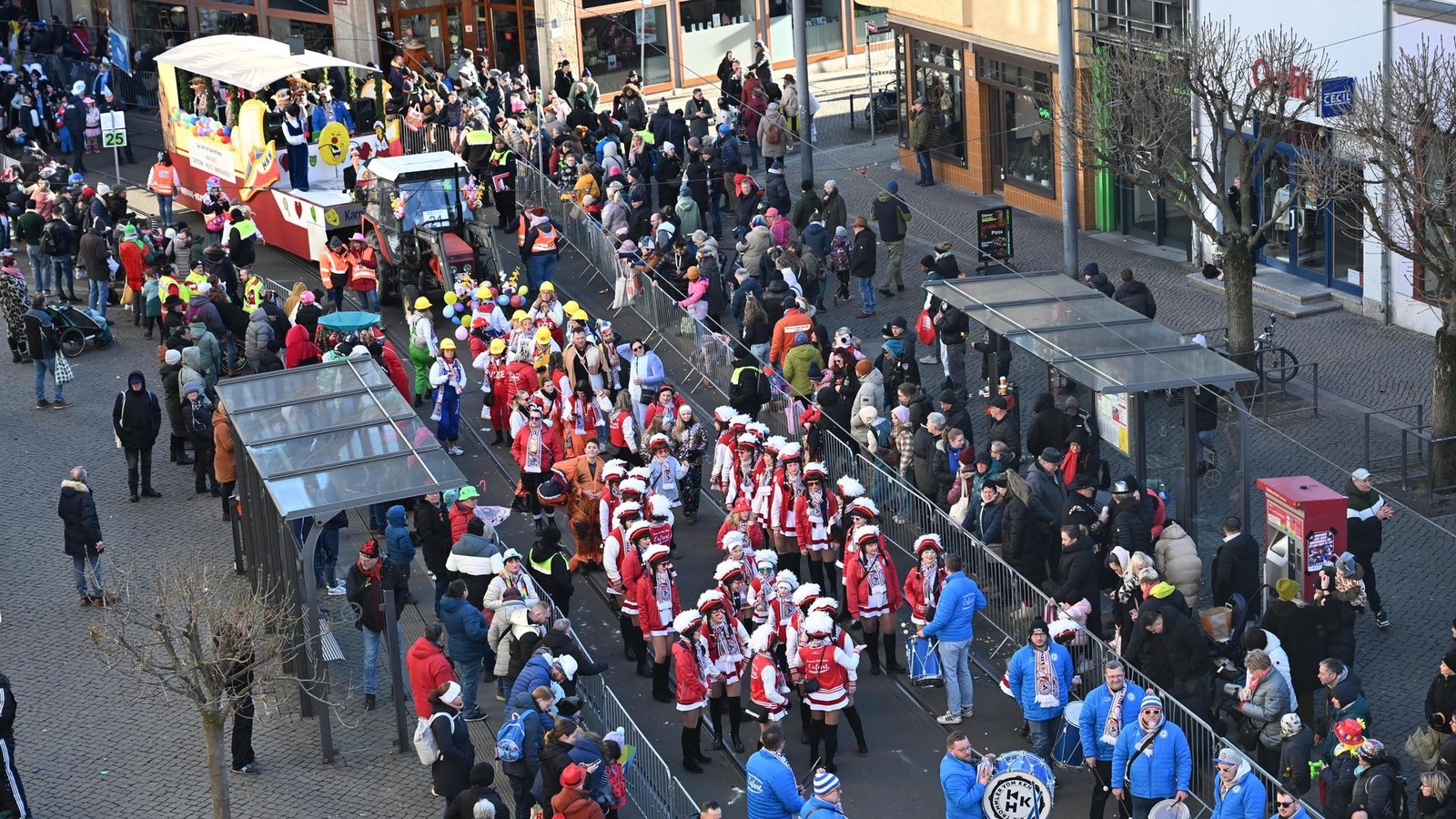 Karnevalsumzug: 27.000 Erfurter feiern Drei-Stunden-Spektakel (mit Video)