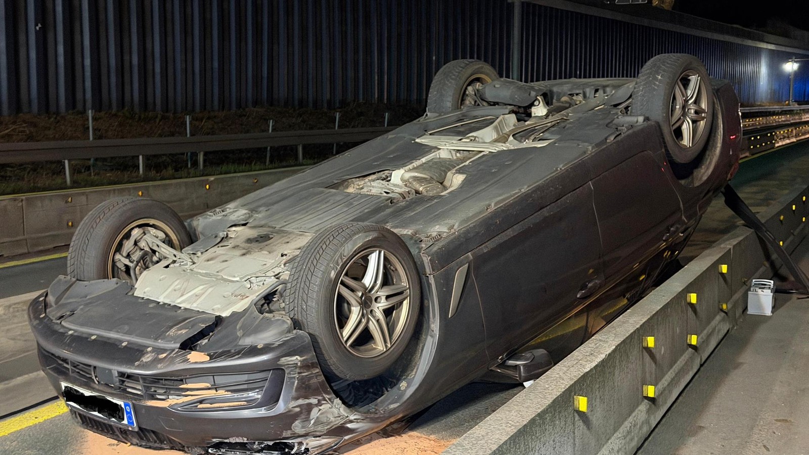 Herne: Auto landet auf A43 auf dem Dach – Fahrer unter Alkohol?