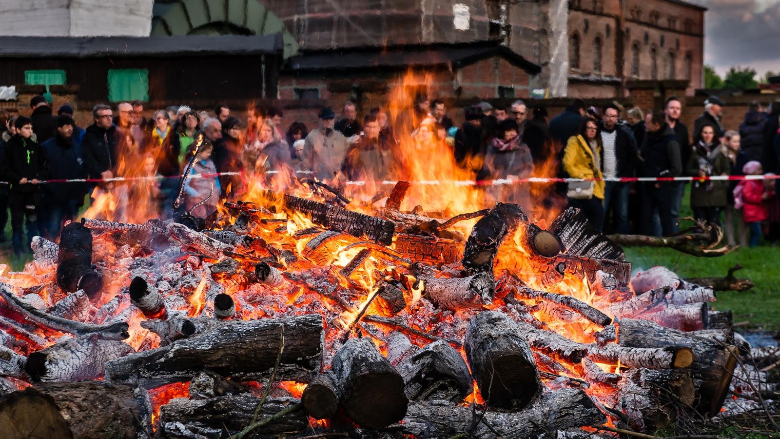 „Nicht nachvollziehbar“: Bochums größtes Osterfeuer fällt aus
