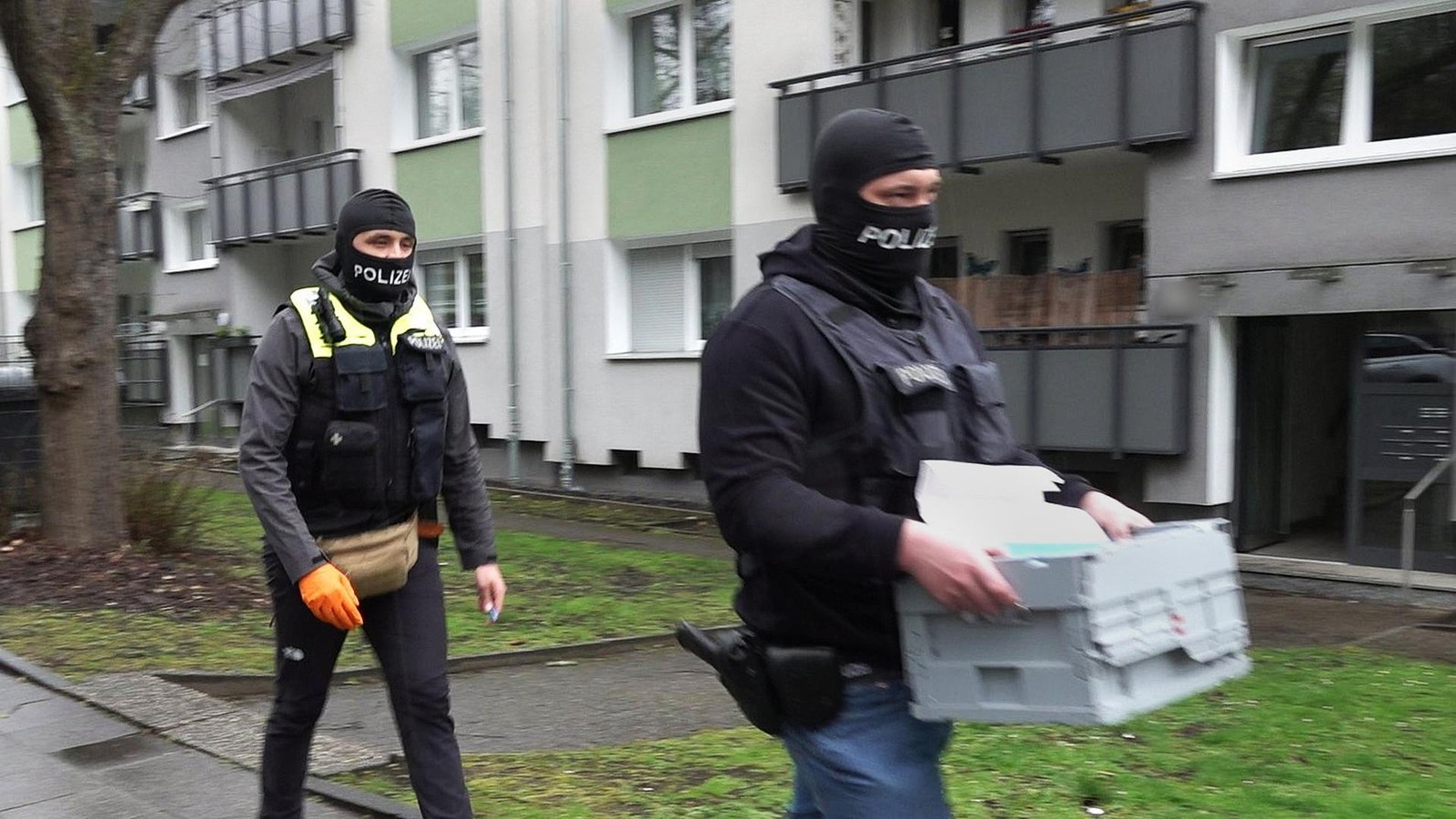 Schlag gegen internationales Schleuser-Netzwerk: Großeinsatz der Polizei in Essen