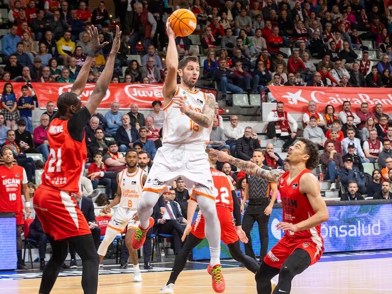 Valencia Basket vence a un mermado UCAM Murcia y consolida su liderato - VAVEL España