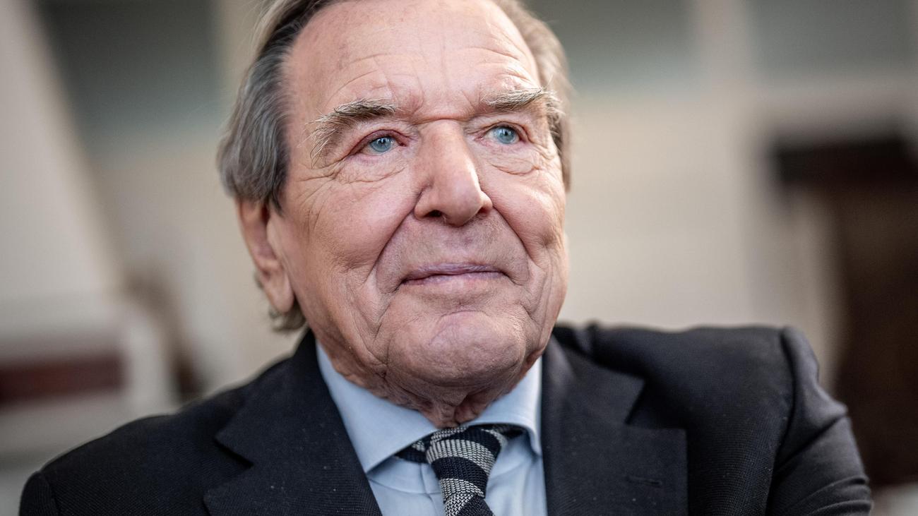 Ehemaliger Bundeskanzler: Gerhard Schröder beklagt "Dämonisierung" Russlands | DIE ZEIT