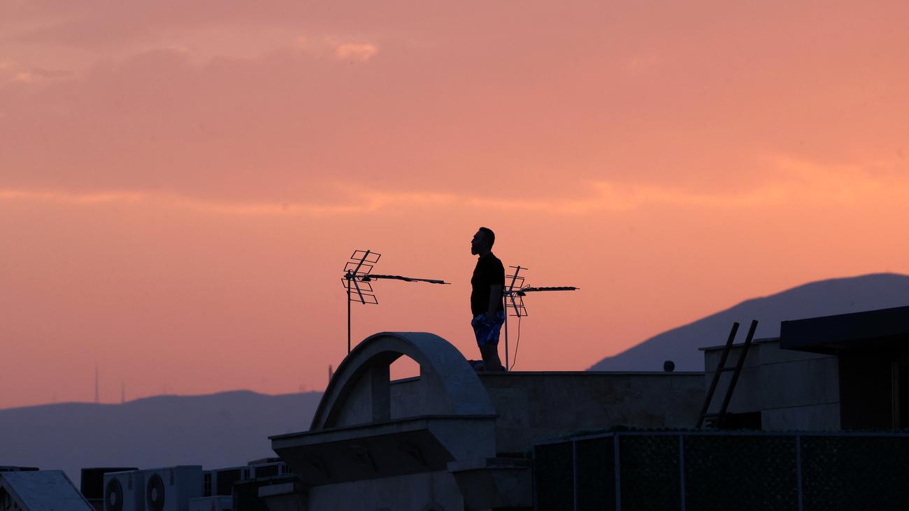 Lage im Iran: Im Iran toben gerade zwei Kriege | DIE ZEIT