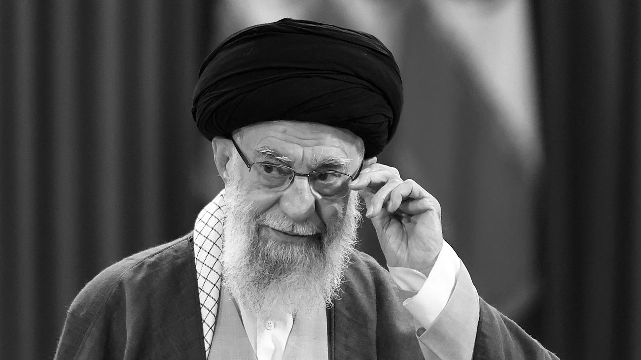 Ali Chamenei: Nur nicht weichen | DIE ZEIT