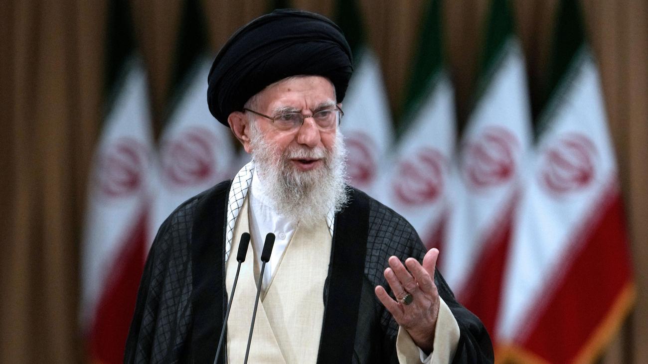Oberster Staatsführer: Irans Staatsmedien bestätigen Tod von Ajatollah Ali Chamenei | DIE ZEIT