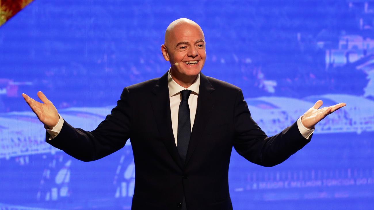 Fußball: Fifa-Chef Infantino zeigt sich offen für Ende von Russlandsperre | DIE ZEIT