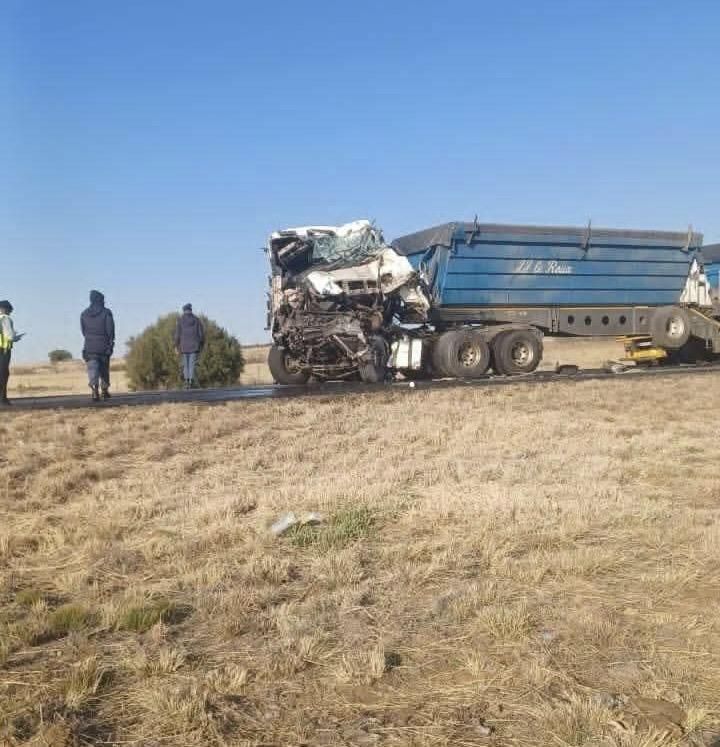 Horror crash kills cop, five inmates en route to court