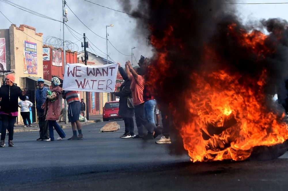 Panyaza Lesufi convenes emergency mayoral meeting as protests spread in Gauteng