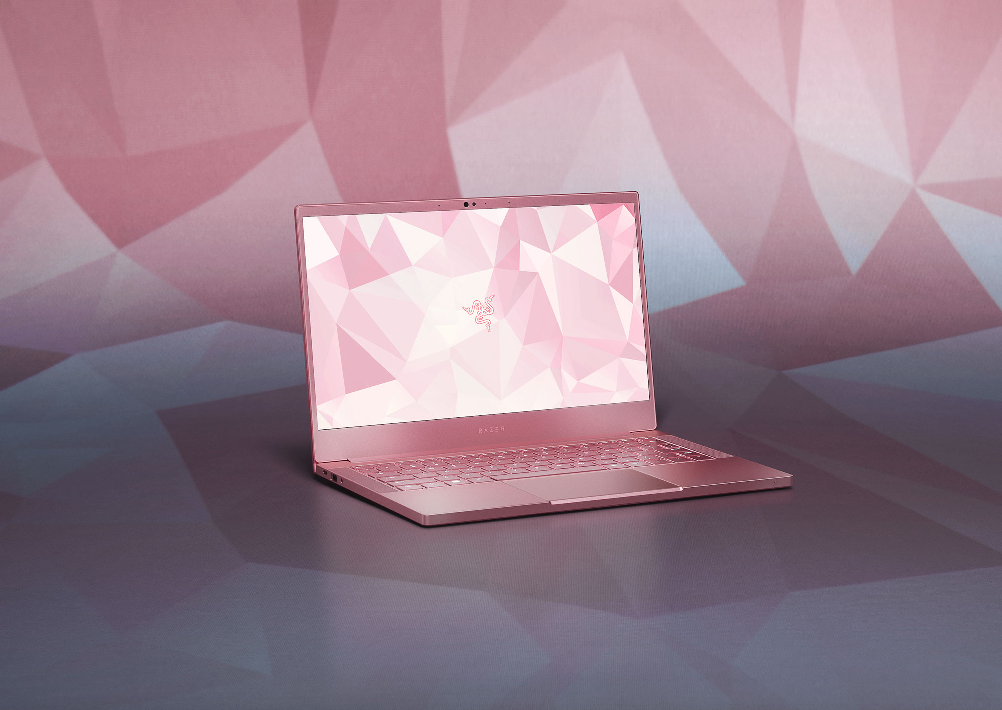 Razer подготовила ко Дню Святого Валентина свой первый ноутбук в розовом цвете – Razer Blade Stealth Quartz