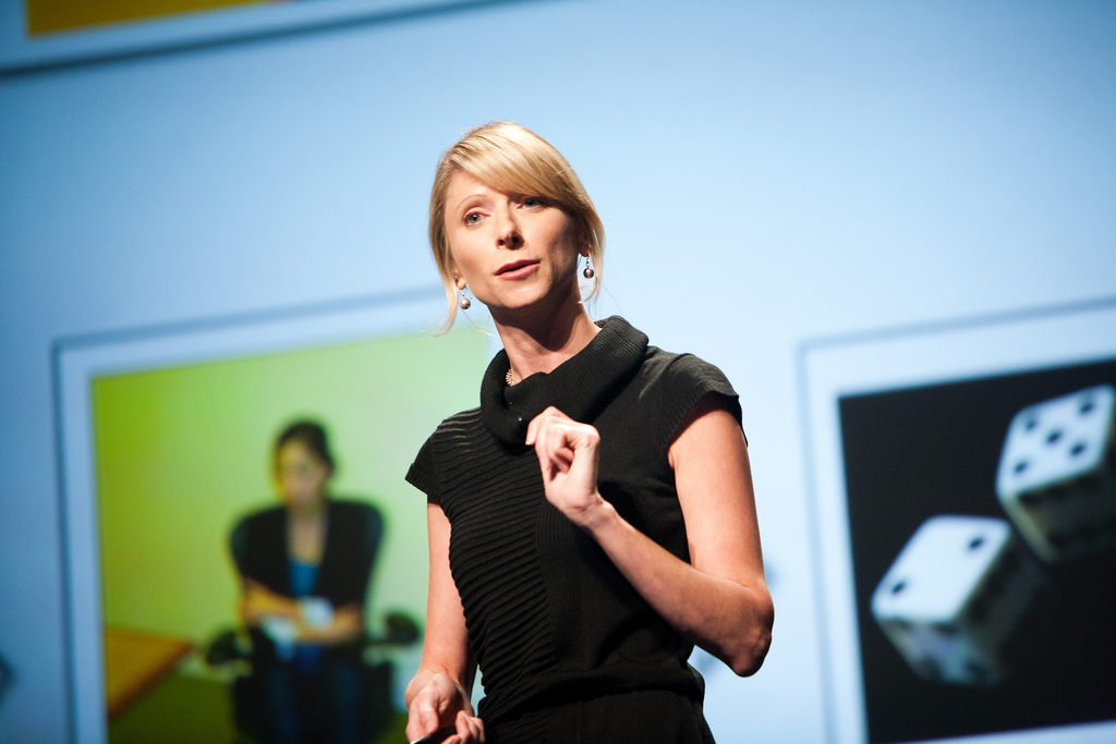 Body Language Hacks: Be Confident and Reduce Stress in 2 Minutes