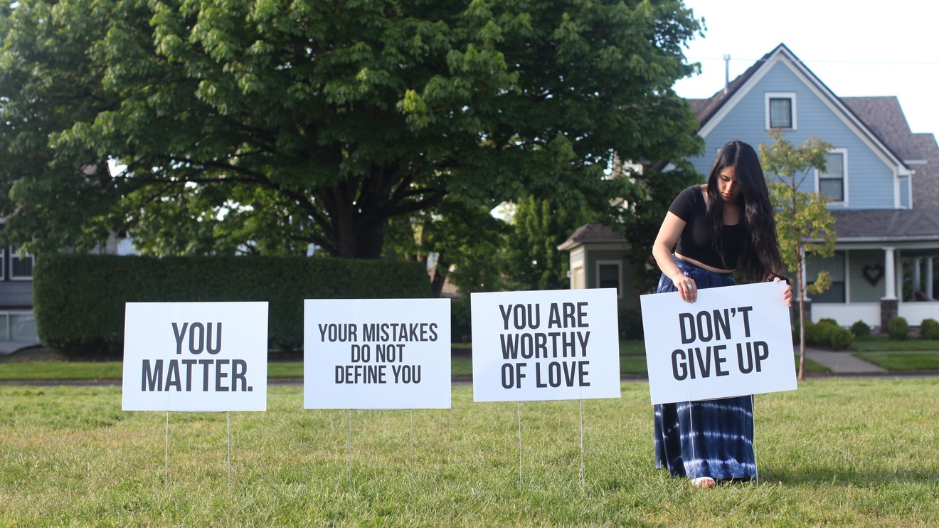 Everyday Heroes: Newberg woman is inspiring hope one sign at a time