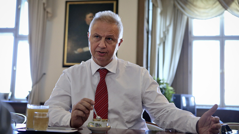 Index - Belföld - Trócsányi: Ne várják el, hogy lábon lőjem magam