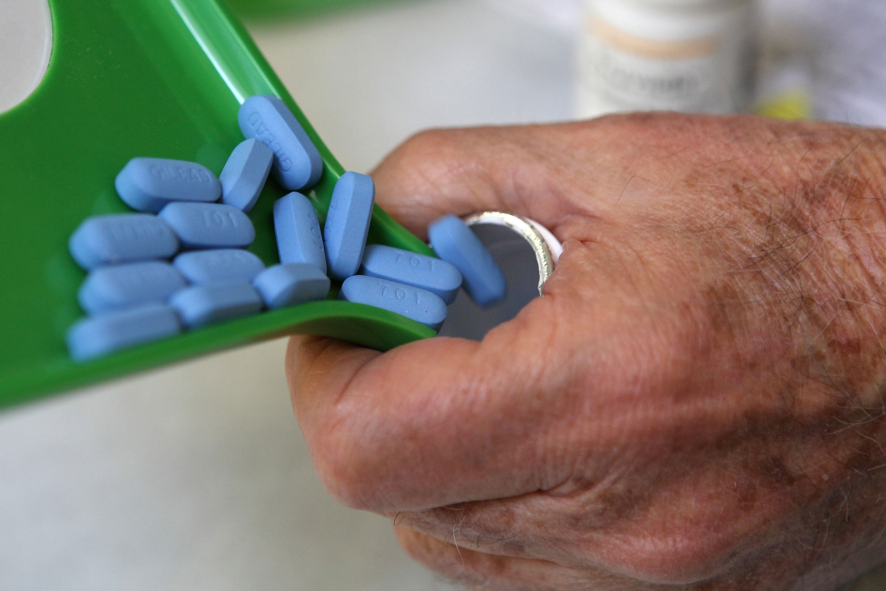 Prevención del VIH: proponen que Medicare cubra PrEP para adultos mayores - KFF Health News