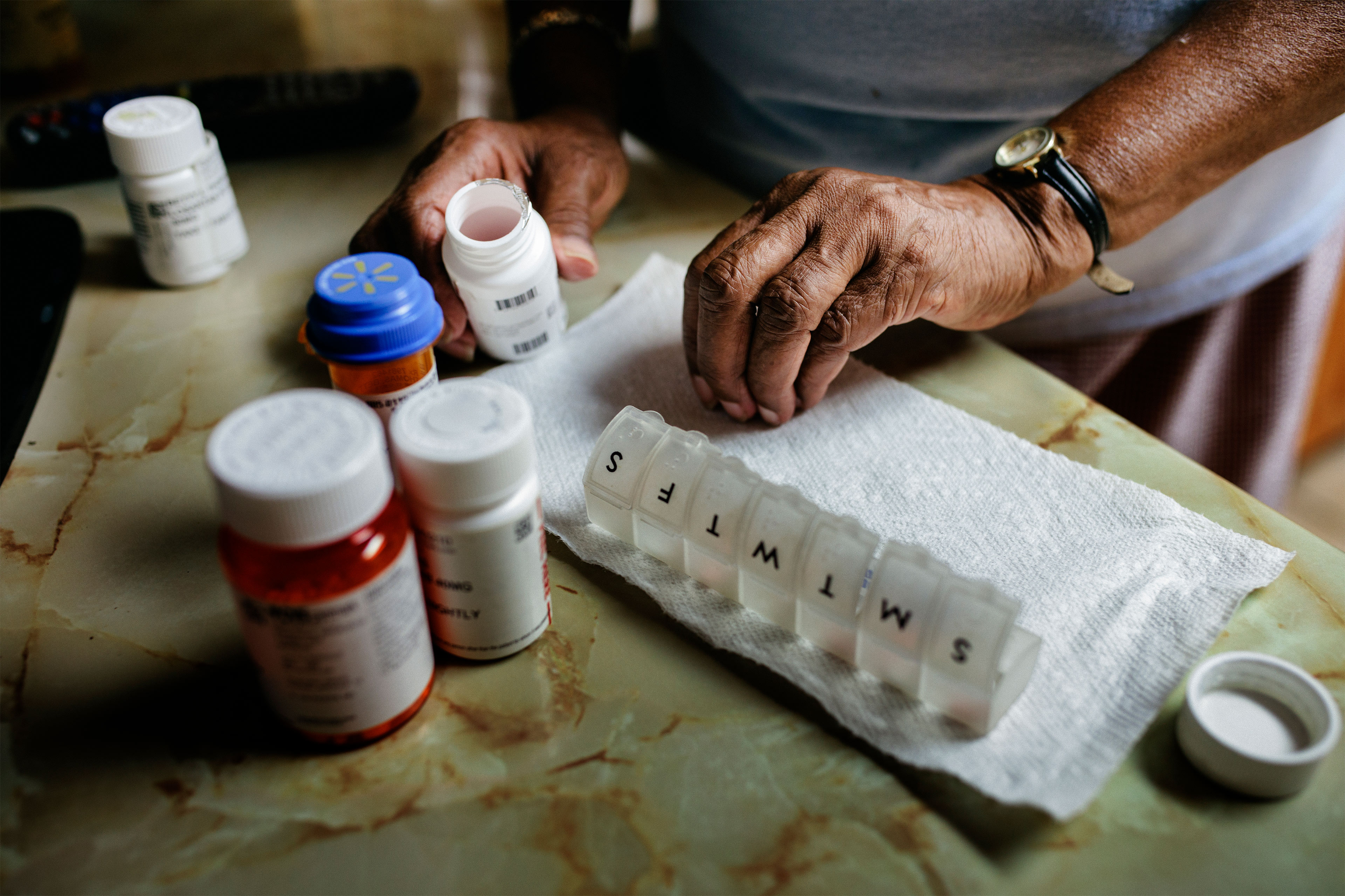 Adultos mayores se sienten “atrapados” en planes de Medicare Advantage - KFF Health News