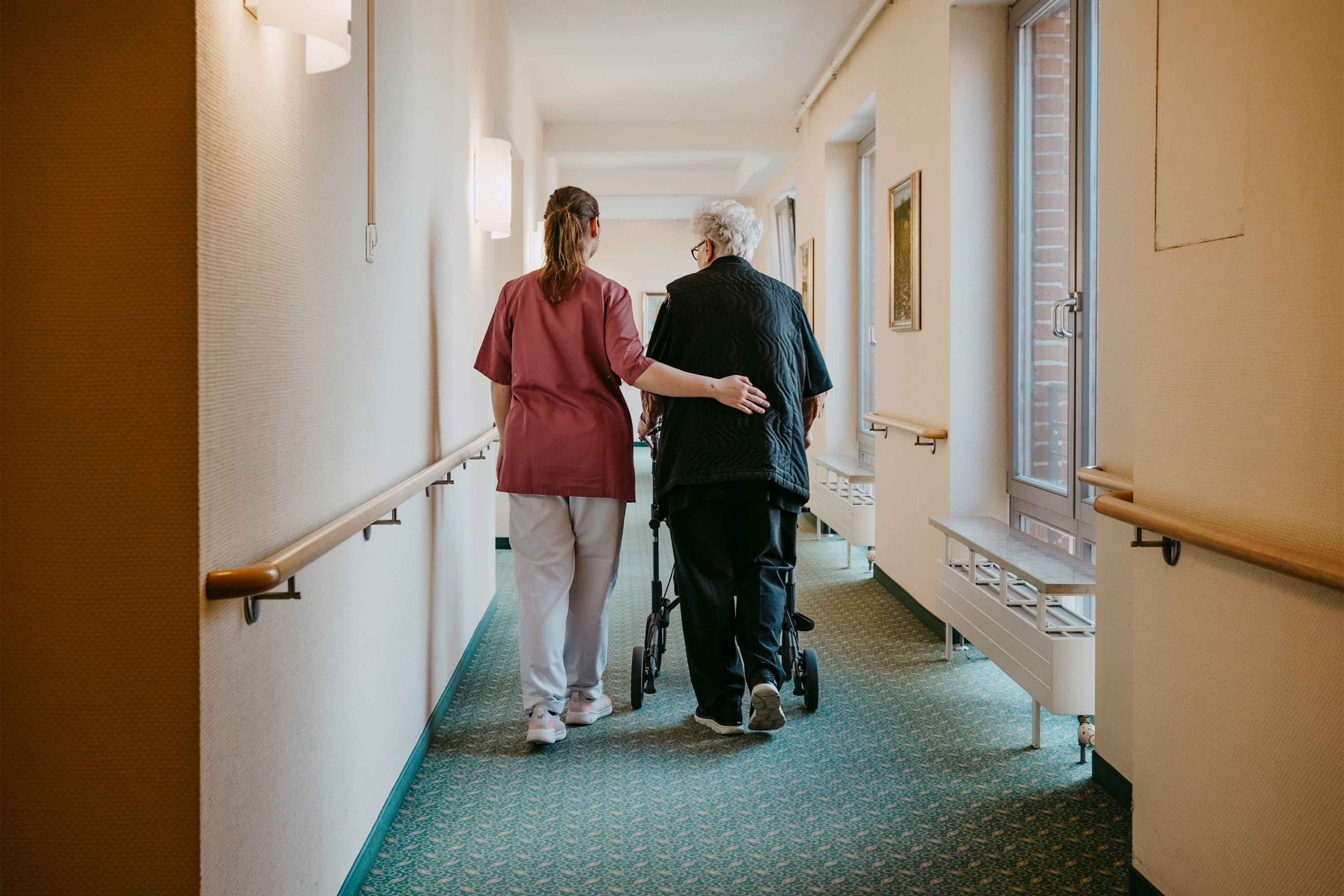 Nursing Homes Fell Behind on Vaccinating Patients for Covid - KFF Health News