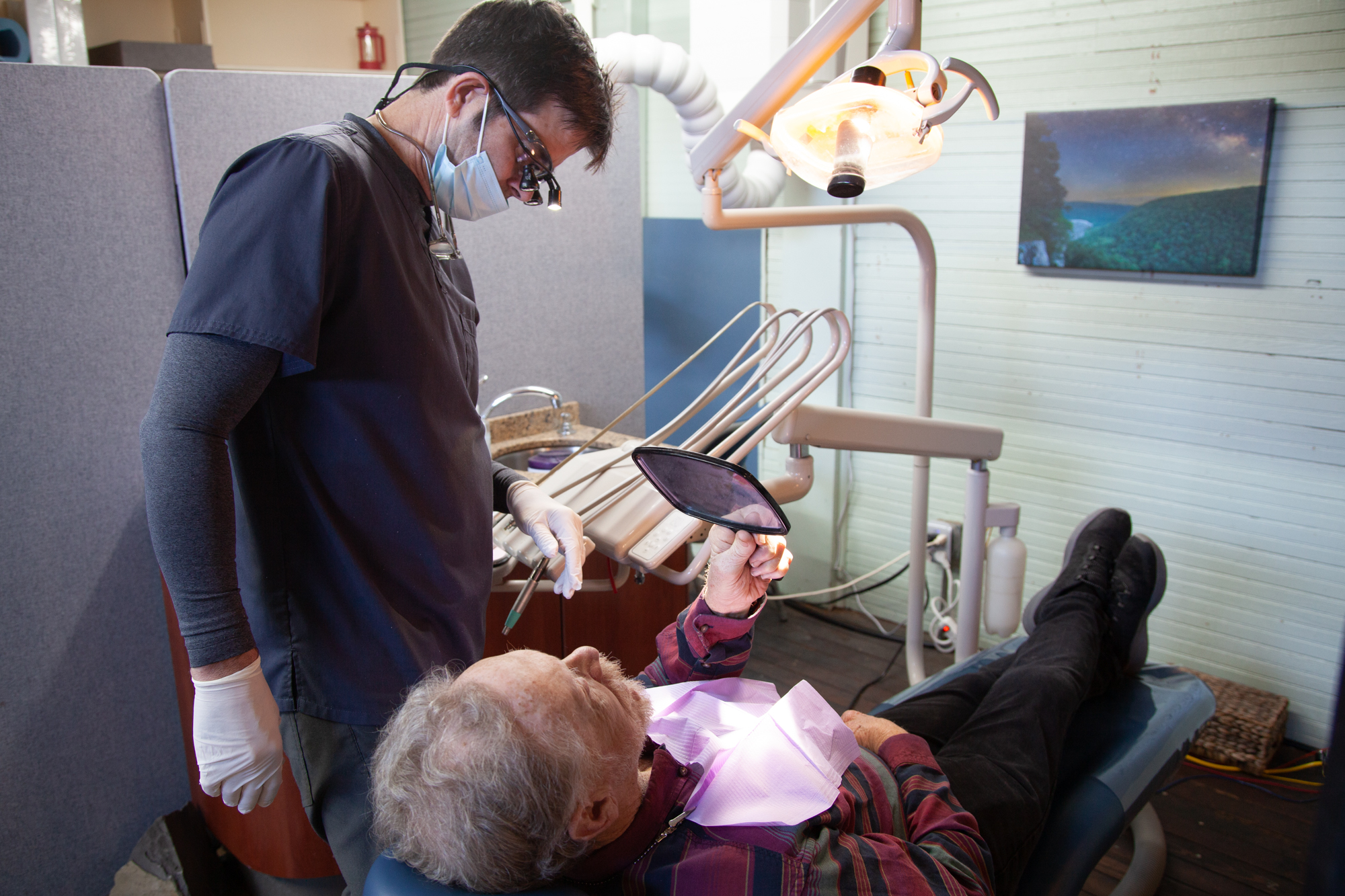 Con pocos dentistas y el flúor en el banquillo, zonas rurales corren el riesgo de una nueva oleada de caries - KFF Health News
