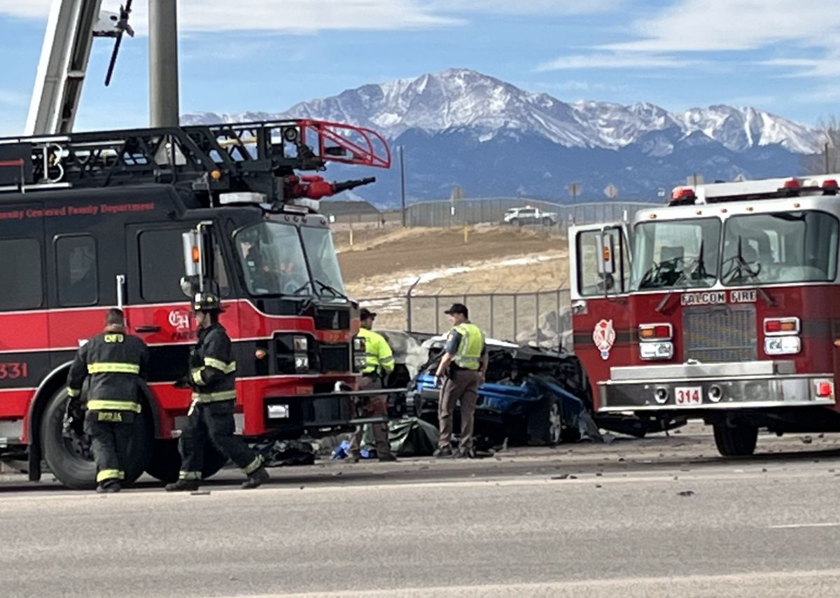 Deadly crash closes Marksheffel/North Carefree intersection in Colorado Springs | KRDO