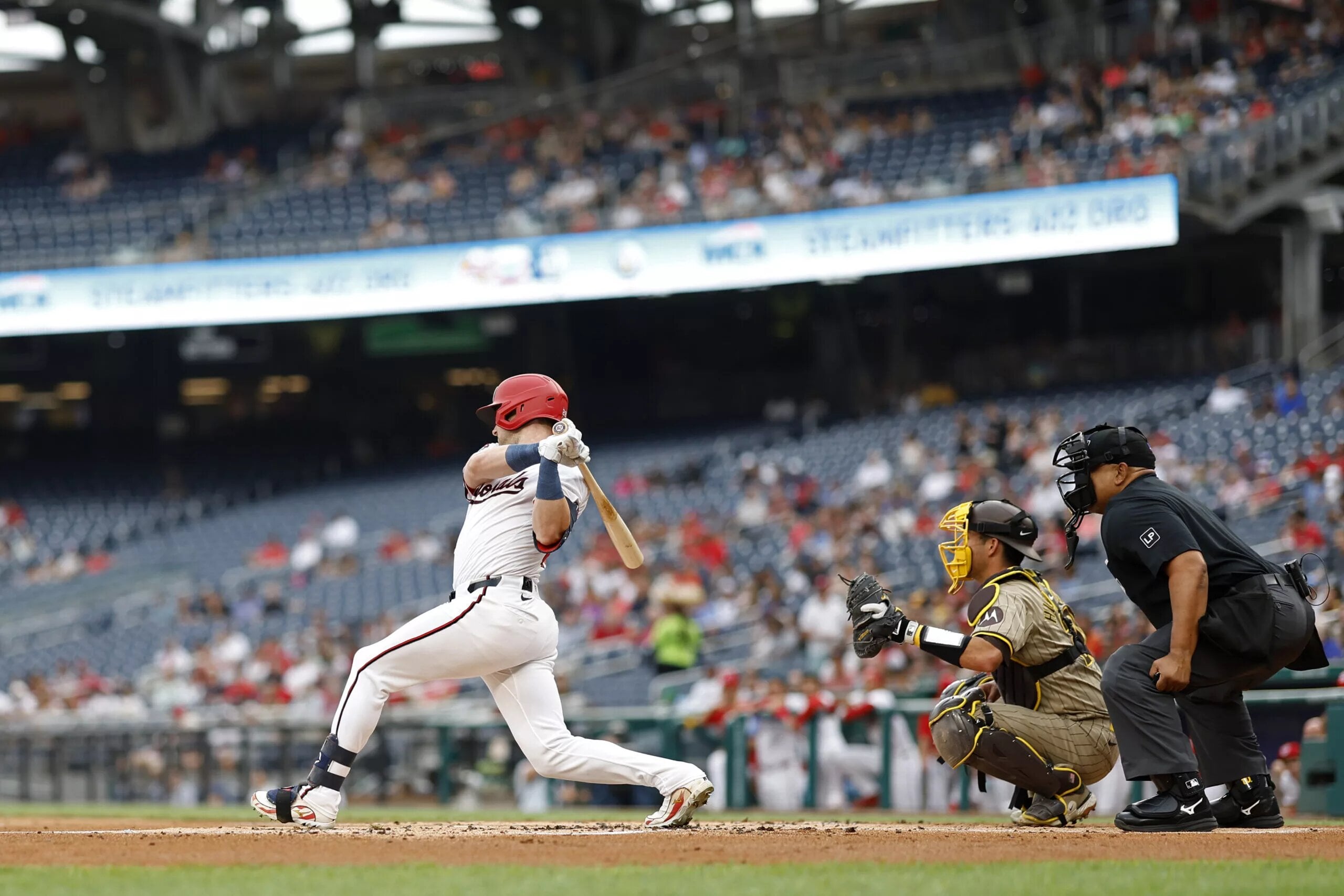 Nationals Deal Lane Thomas To Cleveland