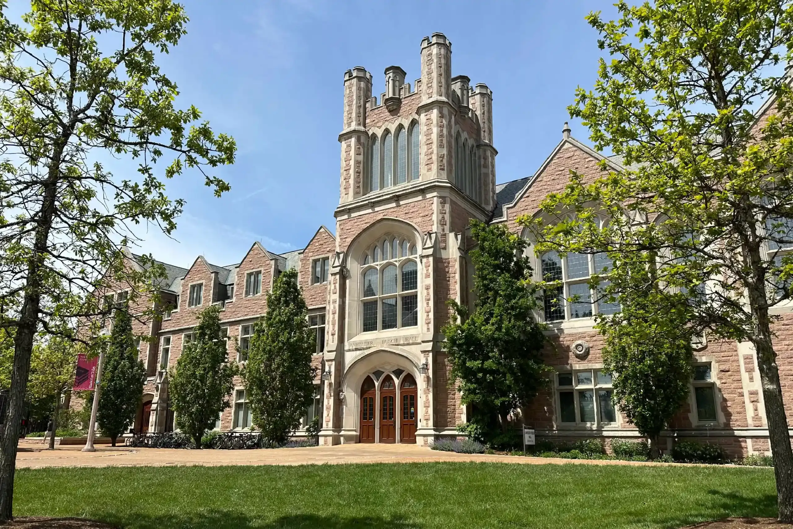 WashU Law Introduces Supplemental Loan to Help Incoming JD Students Address Federal Funding Gaps | WashU Law