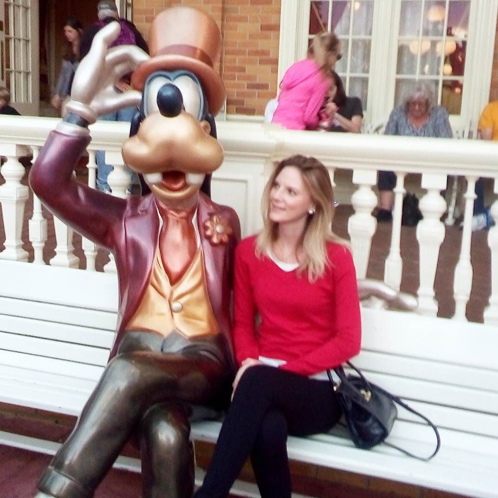 Batendo um papo com o Pateta... #colocandoaconversaemdia #disney #mundoencantado #ondeseussonhosserealizam #pateta #magickingdom #foitop #orlando #usa #família 💭😎✌👸❤🙋❄