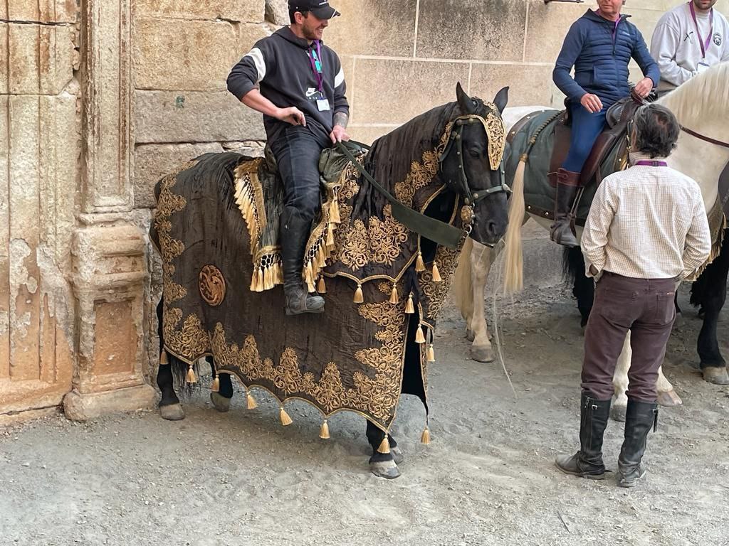 Exclusiva: se rueda un cortejo fúnebre en Cáceres para la segunda temporada de La Casa del Dragón | Los Siete Reinos