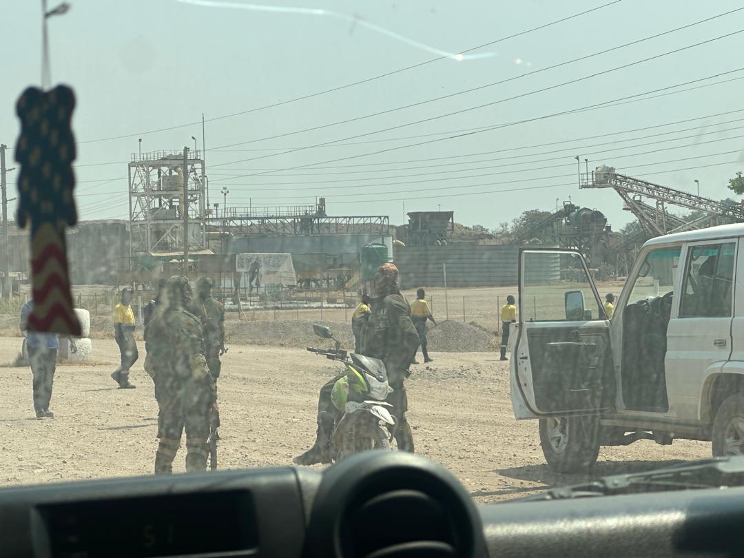 La concession minière de COMIDE toujours sous occupation militaire : inquiétudes pour les droits humains et la sécurité des employés. - Magazine Le Temps