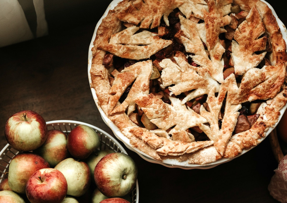 History of Apple Pie – The Adopted American Symbol - ManyEats