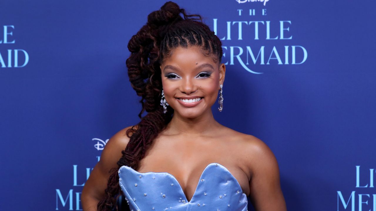 Halle Bailey ha visto in un cinema in incognito La Sirenetta per testare le reazioni del pubblico | Vanity Fair Italia