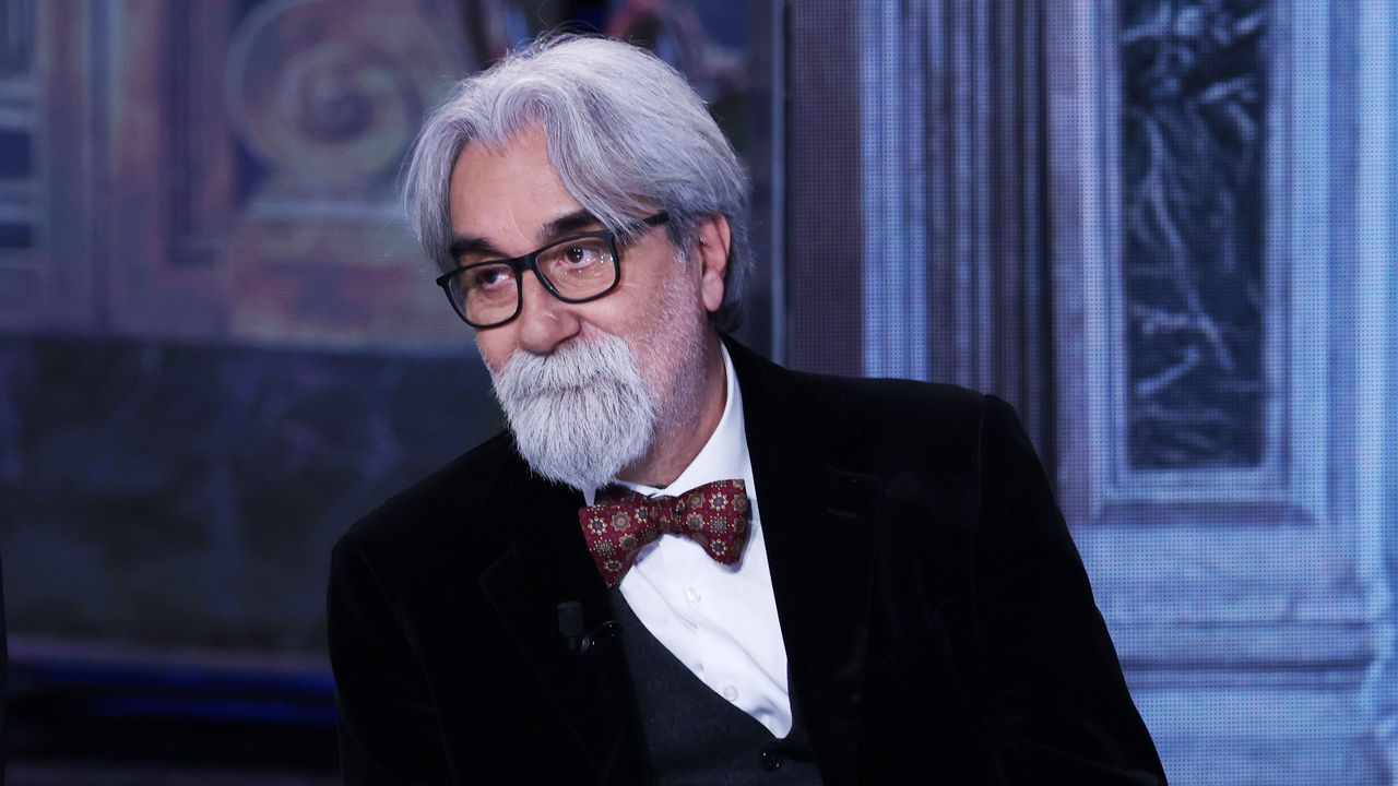 Addio al maestro Peppe Vessicchio, il direttore d'orchestra è morto a 69 anni | Vanity Fair Italia