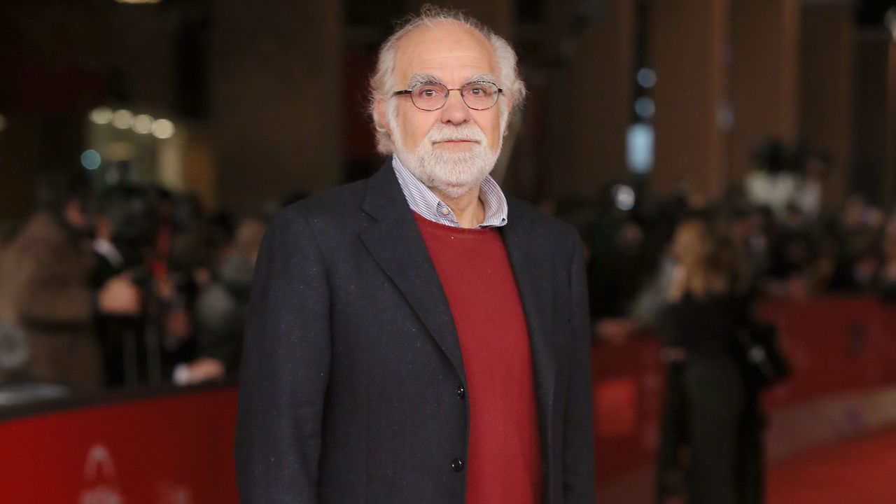 Stefano Rulli: «Per anni ho pensato di dover garantire il futuro a mio figlio. Poi ho capito che è lui a dare senso alla mia vita. L’autismo ti mette davanti a una verità: le famiglie sono lasciate sole» | Vanity Fair Italia