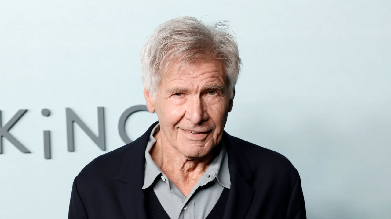 Harrison Ford racconta la depressione da studente: «Ordinavo una pizza, mangiavo e tornavo a dormire. Non uscivo nemmeno di casa» | Vanity Fair Italia