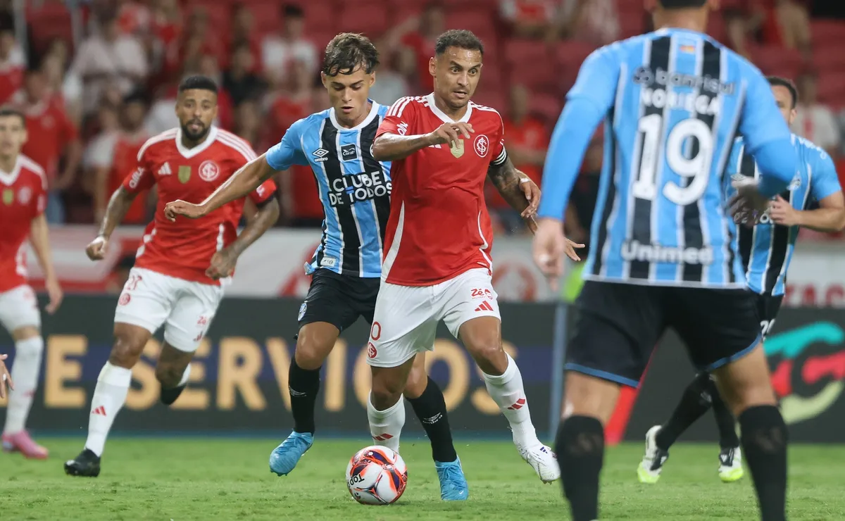 Carlos Simon aponta dois erros de arbitragem no Grenal vencido pelo Internacional