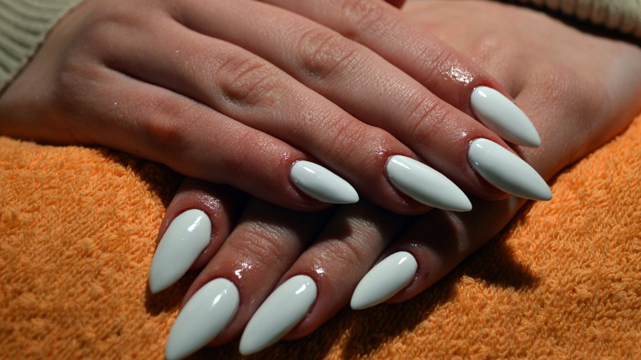 How to Take Off Acrylic Nails at Home, According to the Pros | Glamour