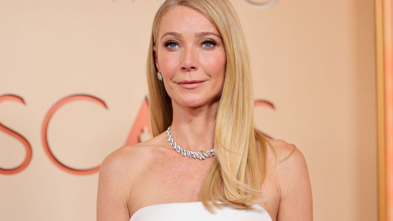 Gwyneth Paltrow Wore the Most Surprisingly Daring Dress of the Night at the 2026 Oscars | Glamour