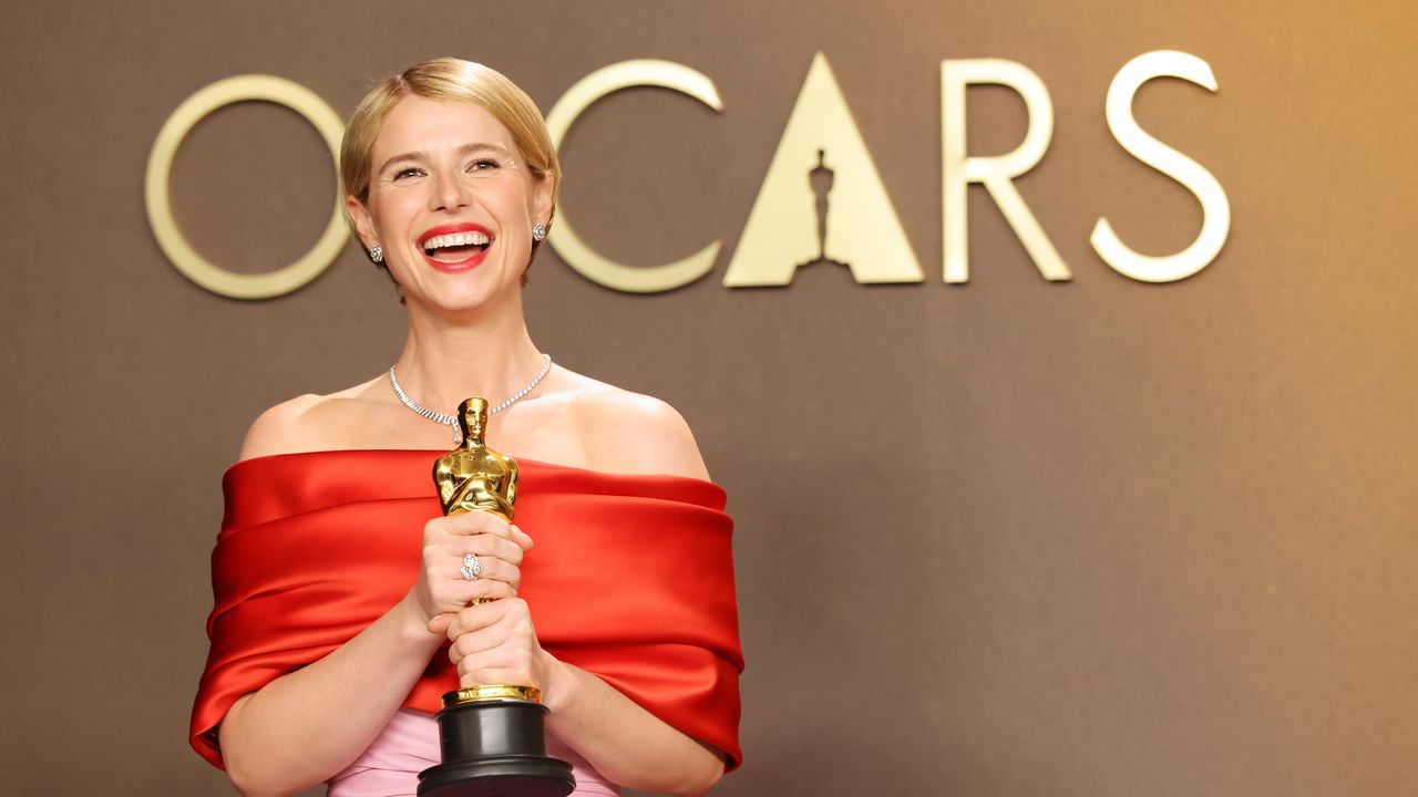 Jessie Buckley Won Best Actress at the 2026 Oscars in a Look Inspired by Grace Kelly | Glamour