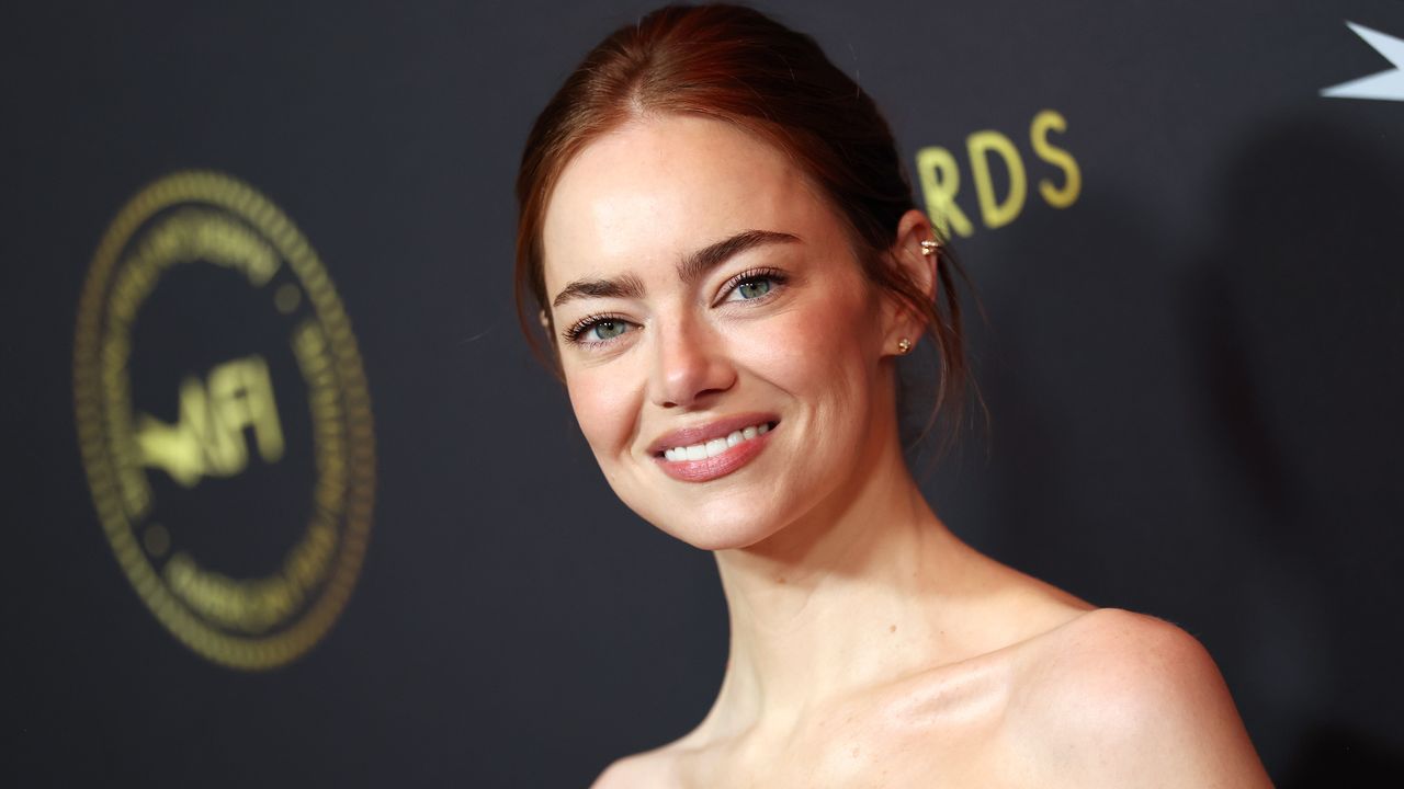 Emma Stone’s ‘Soft Swing Bob’ Was the Coolest Spring Haircut at the 2026 Oscars | Glamour