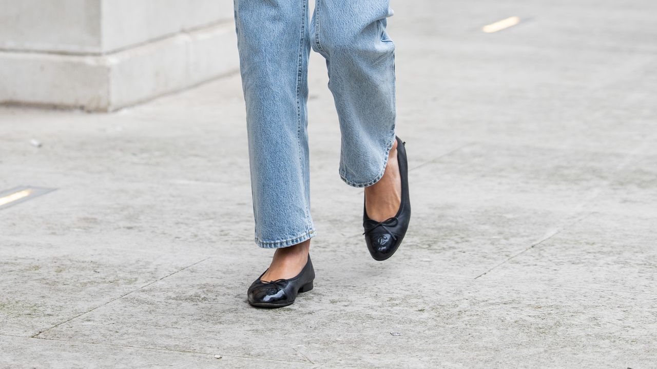 Here’s What Flats to Wear With Jeans in 2026, Per Fashion Pros | Glamour