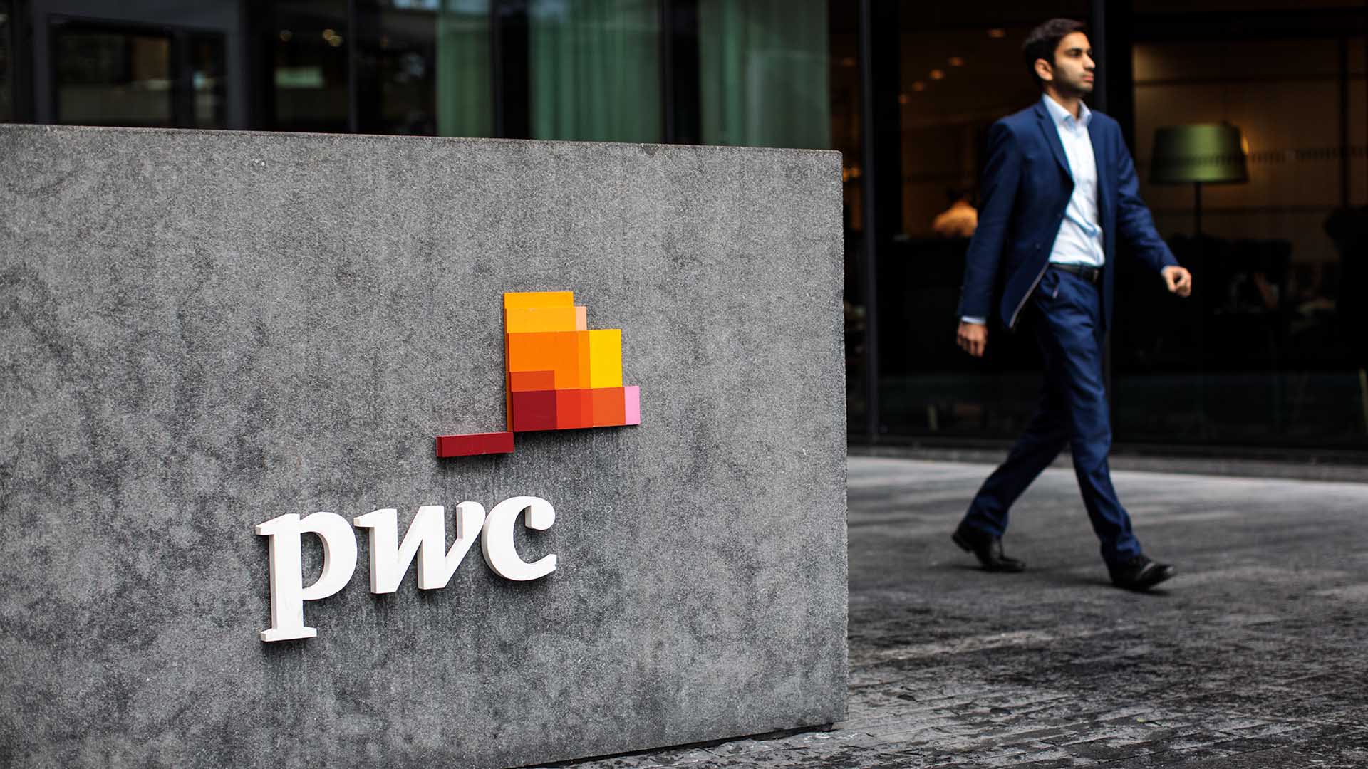 Banking documents reveal consulting giants’ cash windfall under Angolan billionaire Isabel dos Santos - ICIJ
