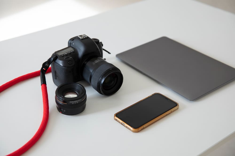 How To Get Digital Camera Photos On Phone Directly | Skylum Blog