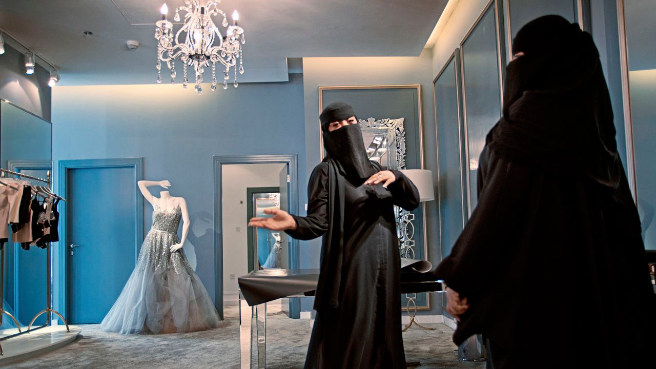 Shopgirls in Saudi Arabia | The New Yorker