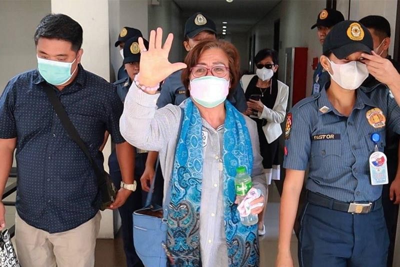 Court junks de Lima's petition for bail in last drug case | Philstar.com