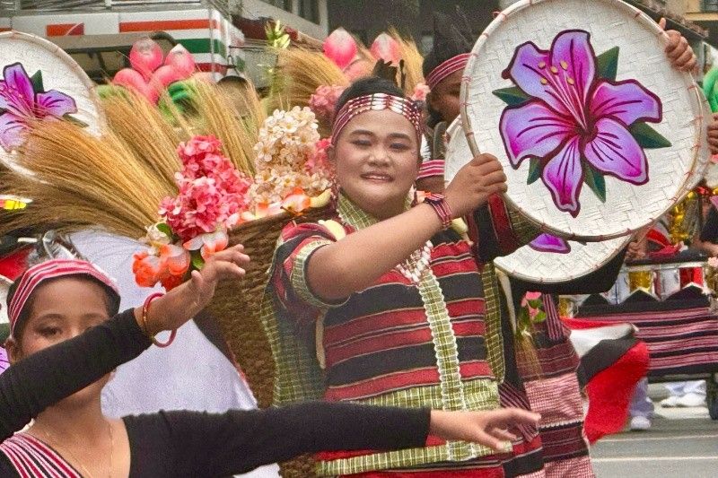 Baguio 'flower season' begins | Philstar.com