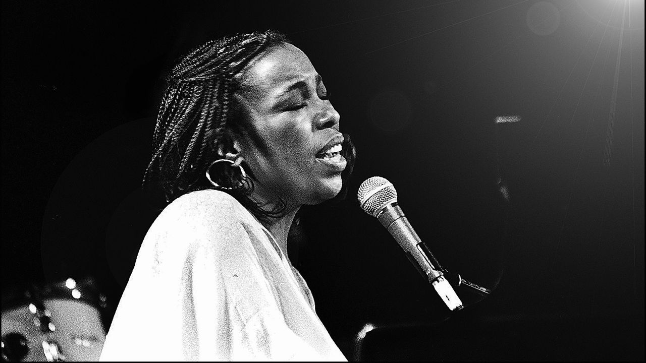 Roberta Flack Dies at 88 | Pitchfork