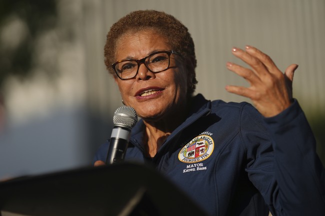 Remember the Time LA Mayor Karen Bass Barged Into MacArthur Park and Ordered the MS-13 to Leave? – PJ Media