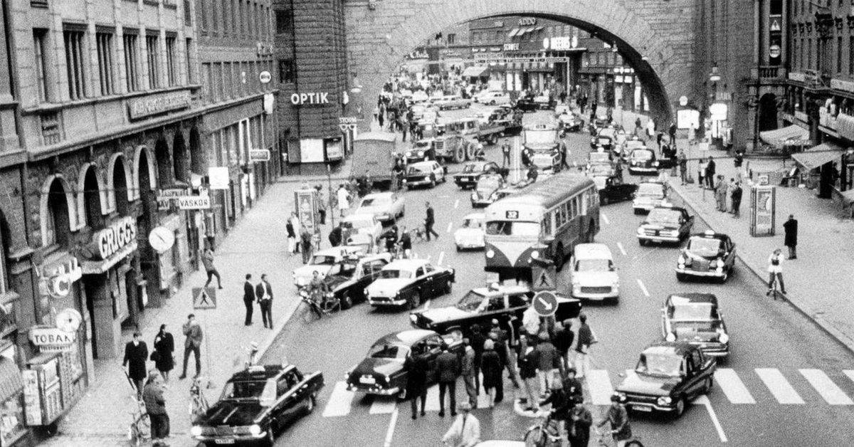 Throwback Thursday: Hilarity Ensues as Sweden Starts Driving on the Right Side of the Road | WIRED