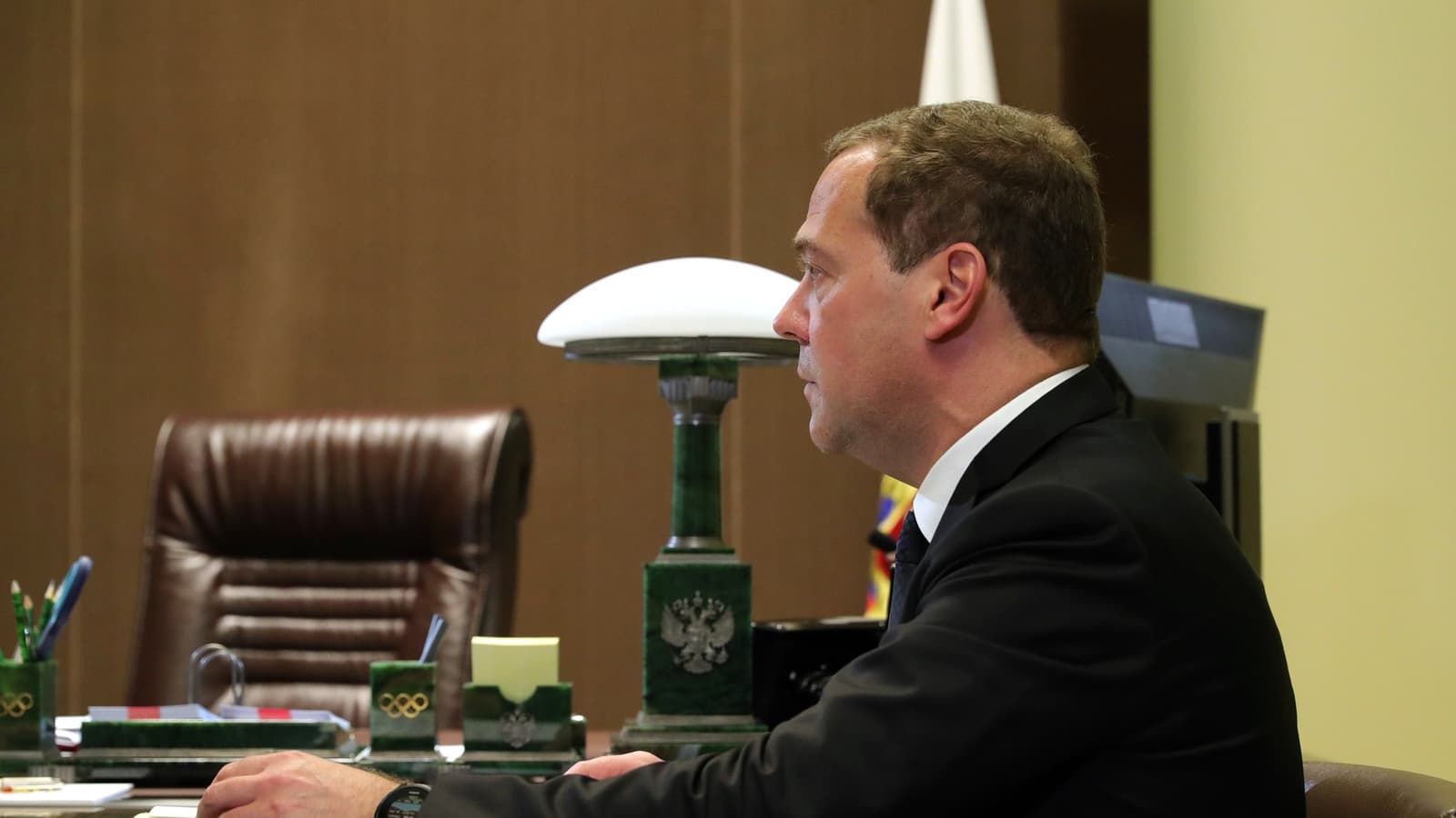 Медведев проинспектировал выполнение гособоронзаказа на заводах в ЦФО