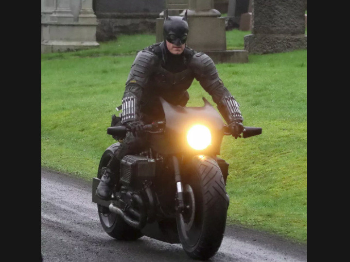 Robert Pattinsonâ€™s Batman Gets His Own Batpod - ZigWheels