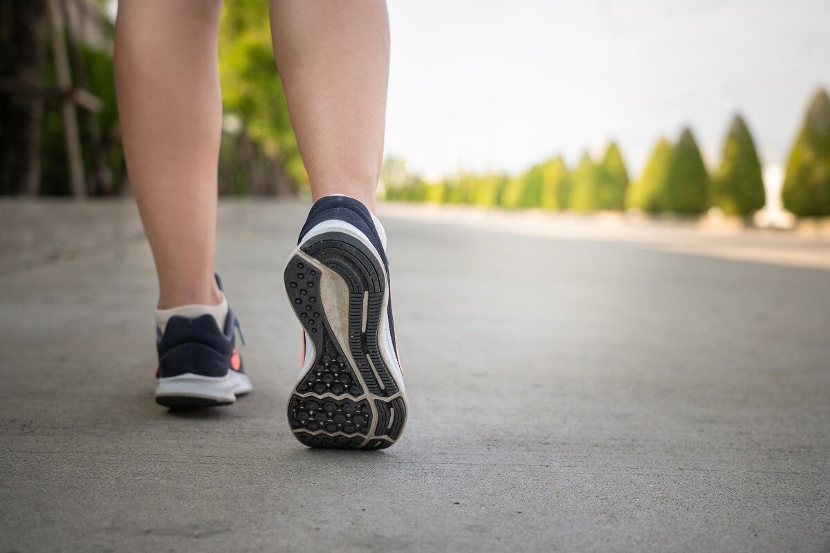 15 beneficios de caminar 30 minutos diarios - Mejor con Salud